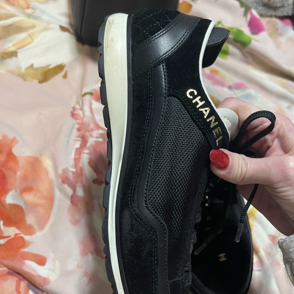 CHANEL Black and White Lace-Up Sneakers - Picture 4 of 5
